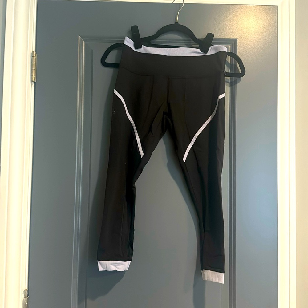 Lululemon, Cropped Black and Purple Leggings, Size 6